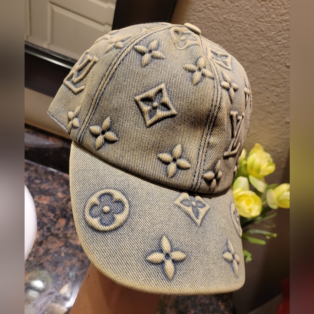Louis Vuitton Monogram Cap - Picture 9 of 11